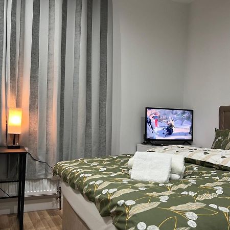 Mia Residence - Entire Studio Apartment - City View - London - Next To Ealing Broadway Station Exteriér fotografie