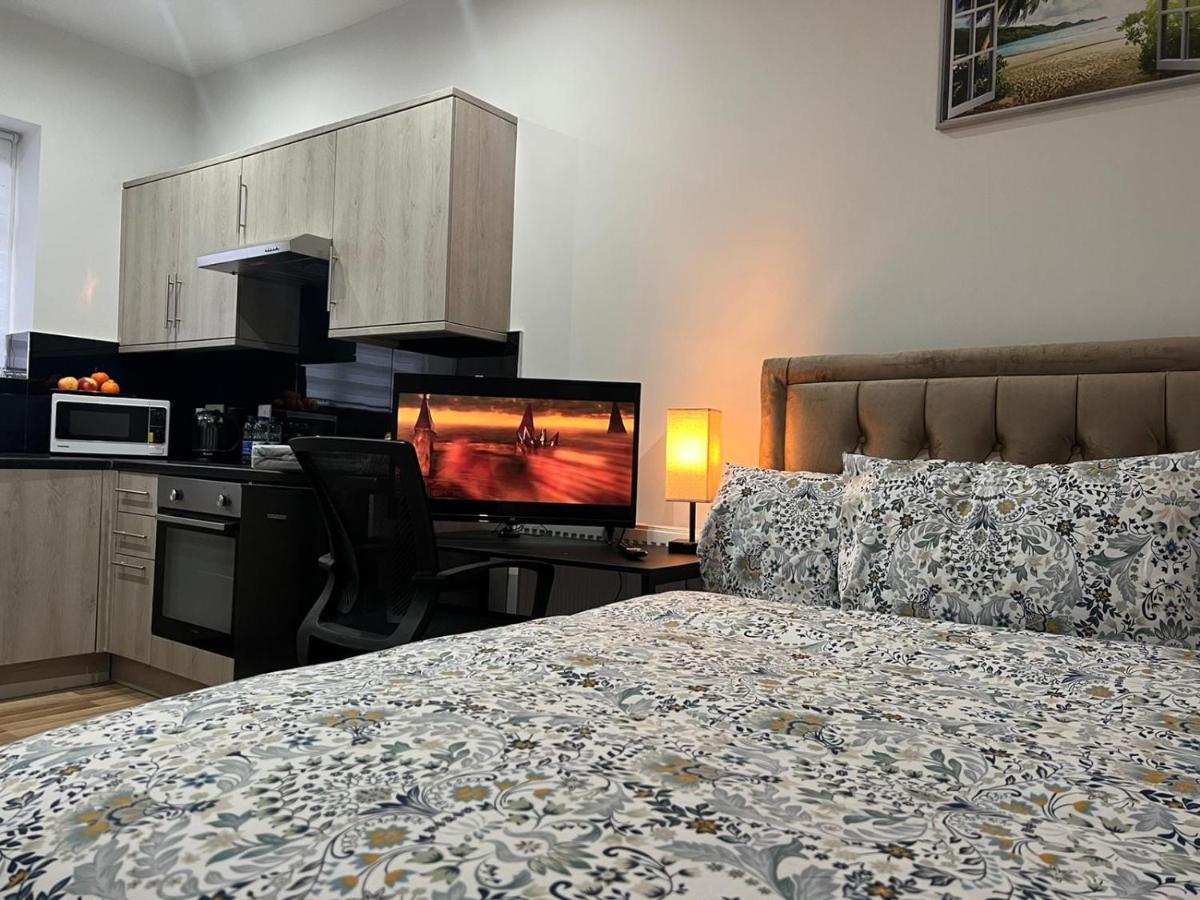 Mia Residence - Entire Studio Apartment - City View - London - Next To Ealing Broadway Station Exteriér fotografie