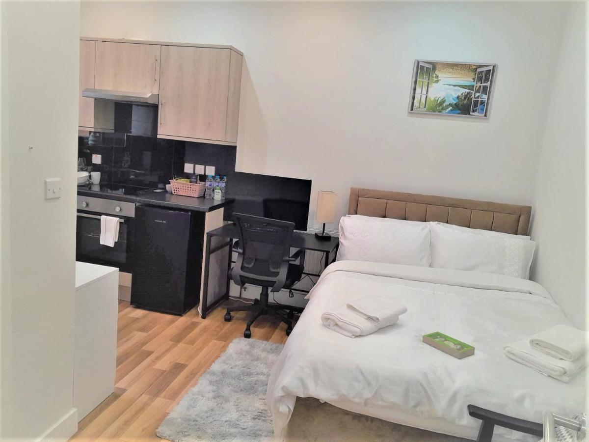 Mia Residence - Entire Studio Apartment - City View - London - Next To Ealing Broadway Station Exteriér fotografie