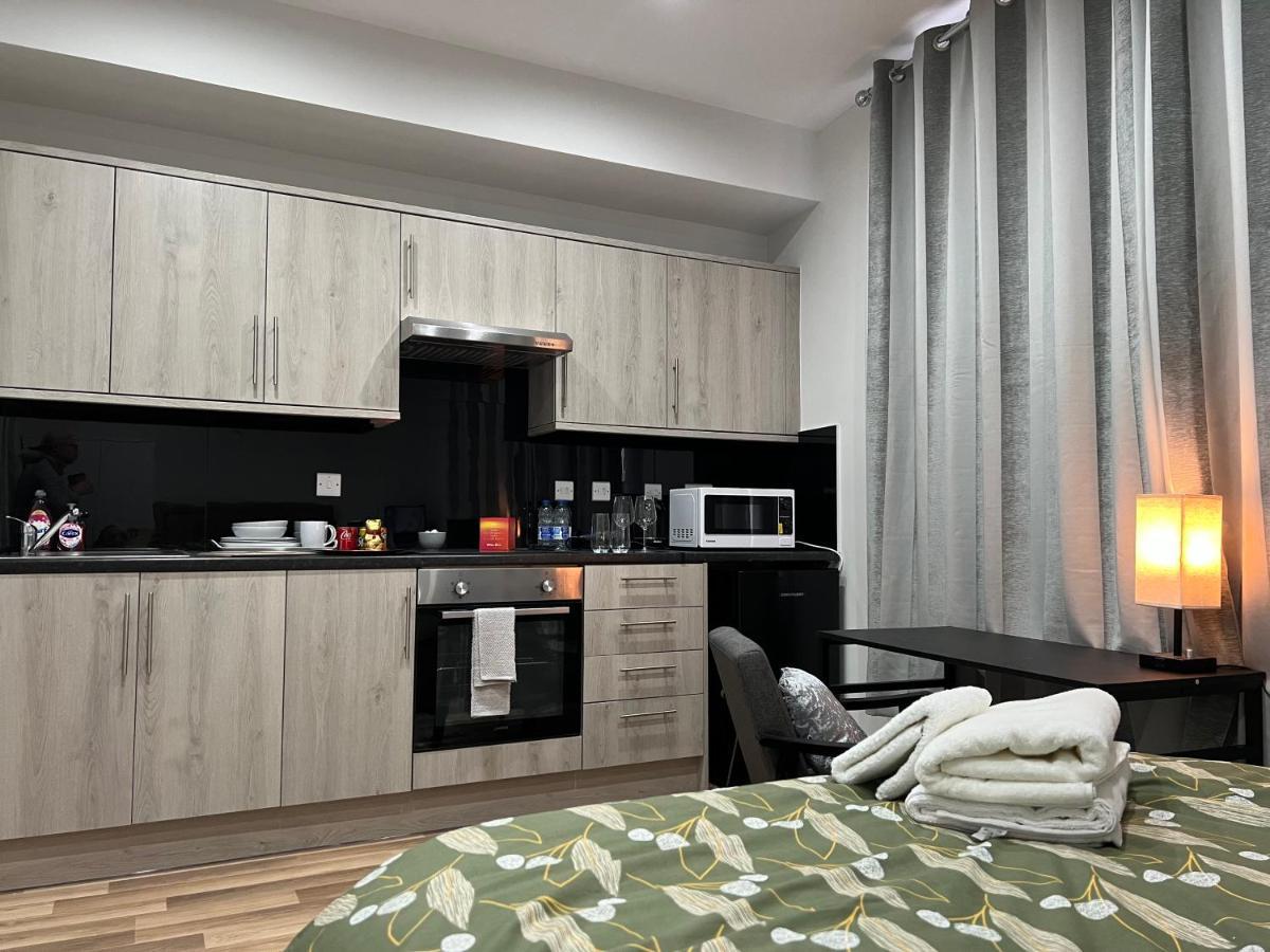 Mia Residence - Entire Studio Apartment - City View - London - Next To Ealing Broadway Station Exteriér fotografie